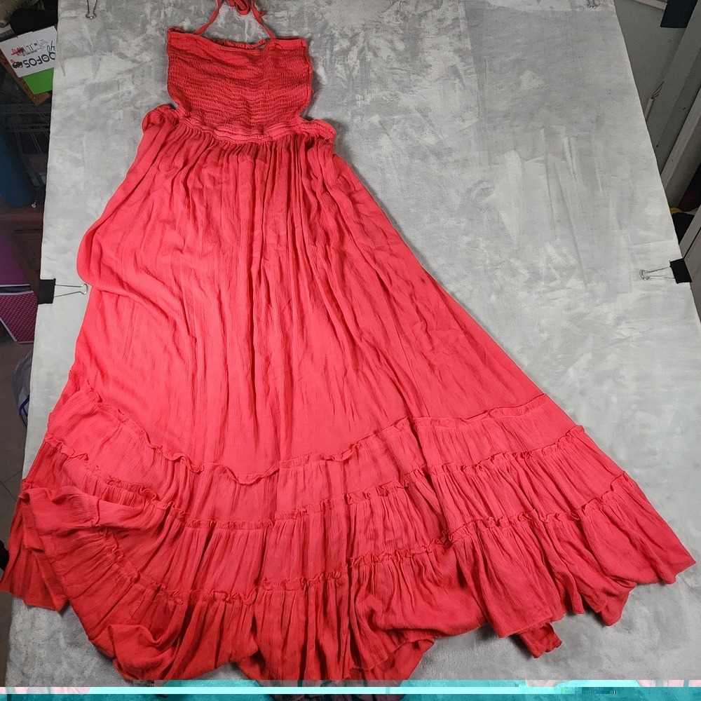 R Vivimos Boho Ruffle Maxi Dress M Coral Halter Open Back Tiered Smocked Beach